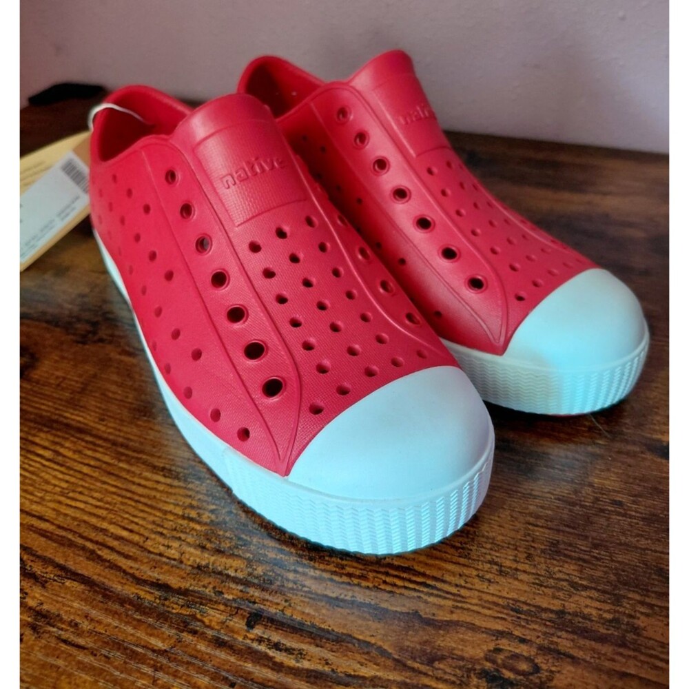 Native Jefferson Low Top Slip-On Shoes Torch Red/Shell White Size J3